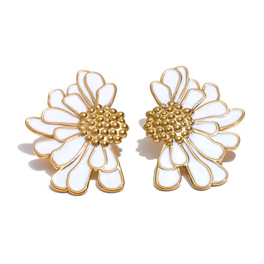 Aretes white flower